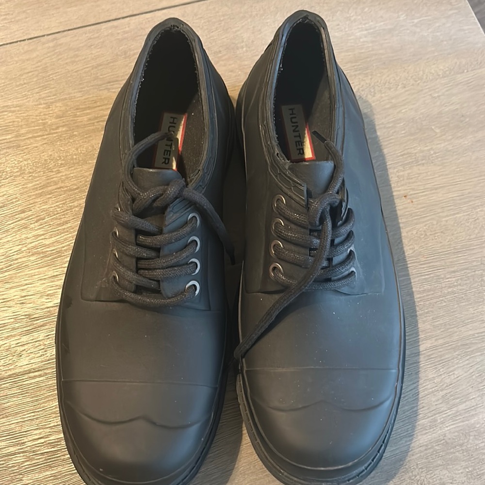 Hunter black clog gym shoes